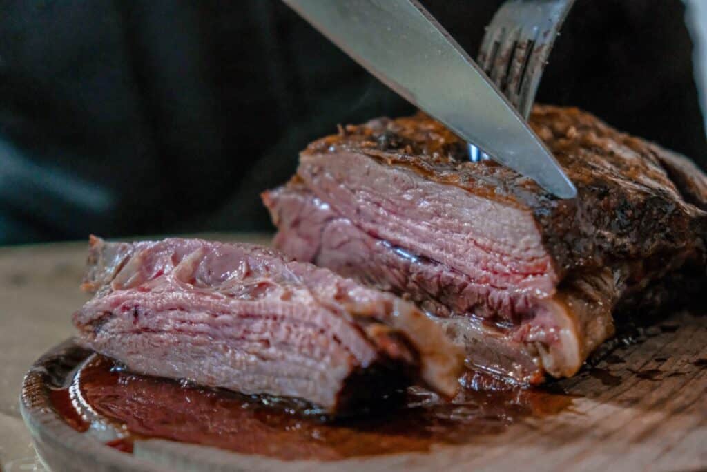 slicing smoked brisket